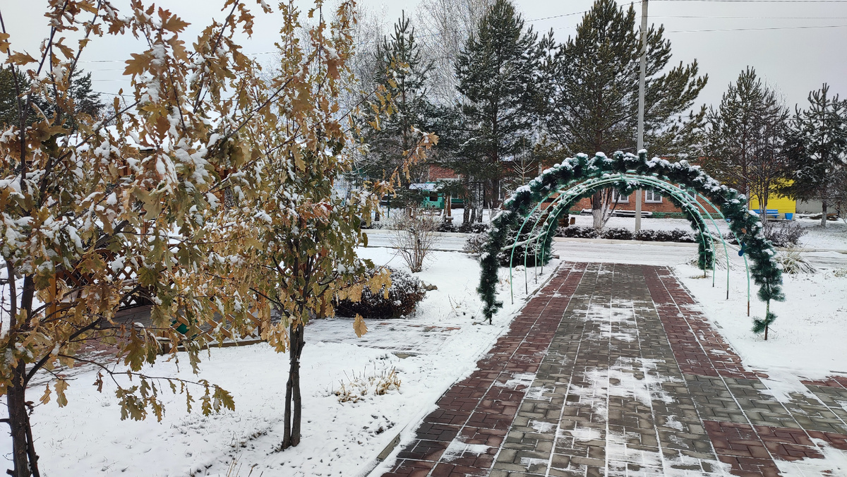 Так же сделаны красивые зоны для прогулок и отдыха