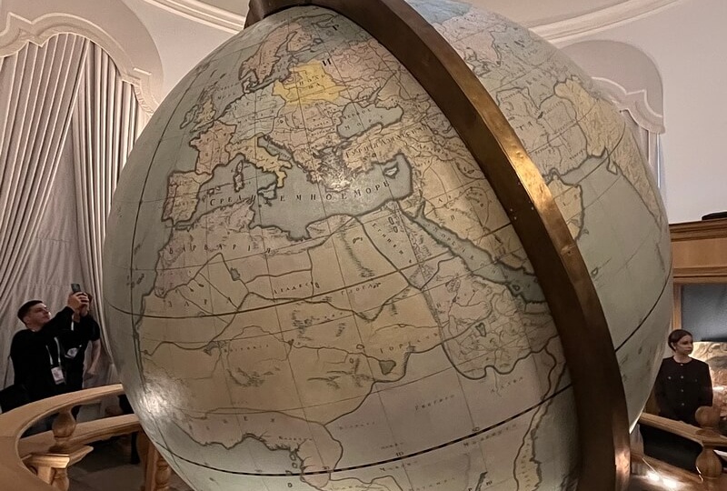 Готторпский глобус в Кунсткамере: самый круглый экспонат Петербурга