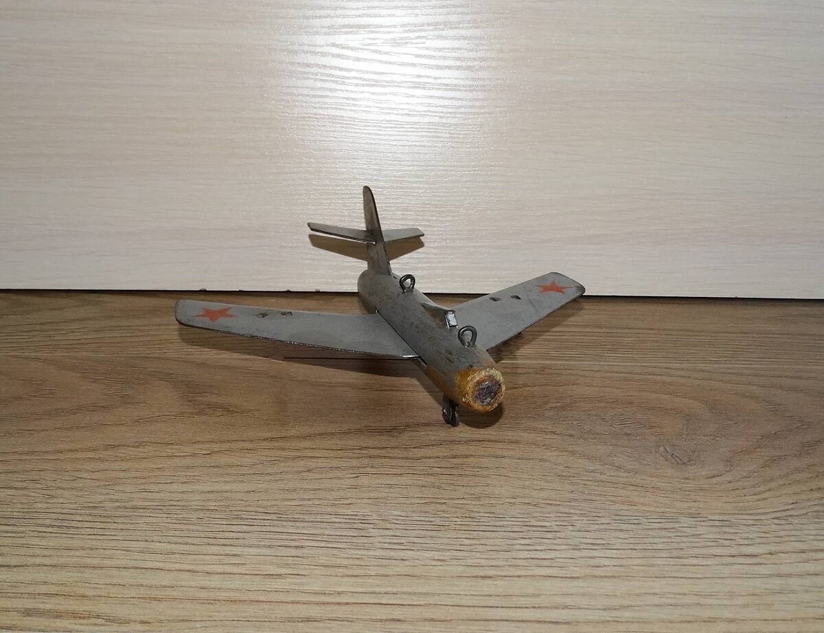 Самолёт, производитель "Звенигородский райпромкомбинат". Фото автора, листаем галерею -->>
