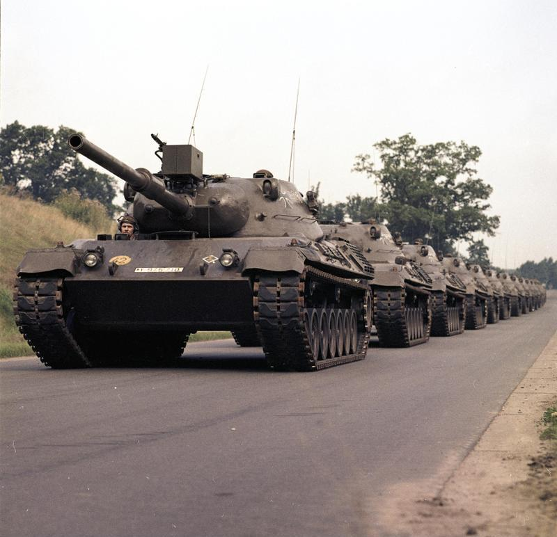 Колонна танков Leopard I ВС ФРГ в 1965 году