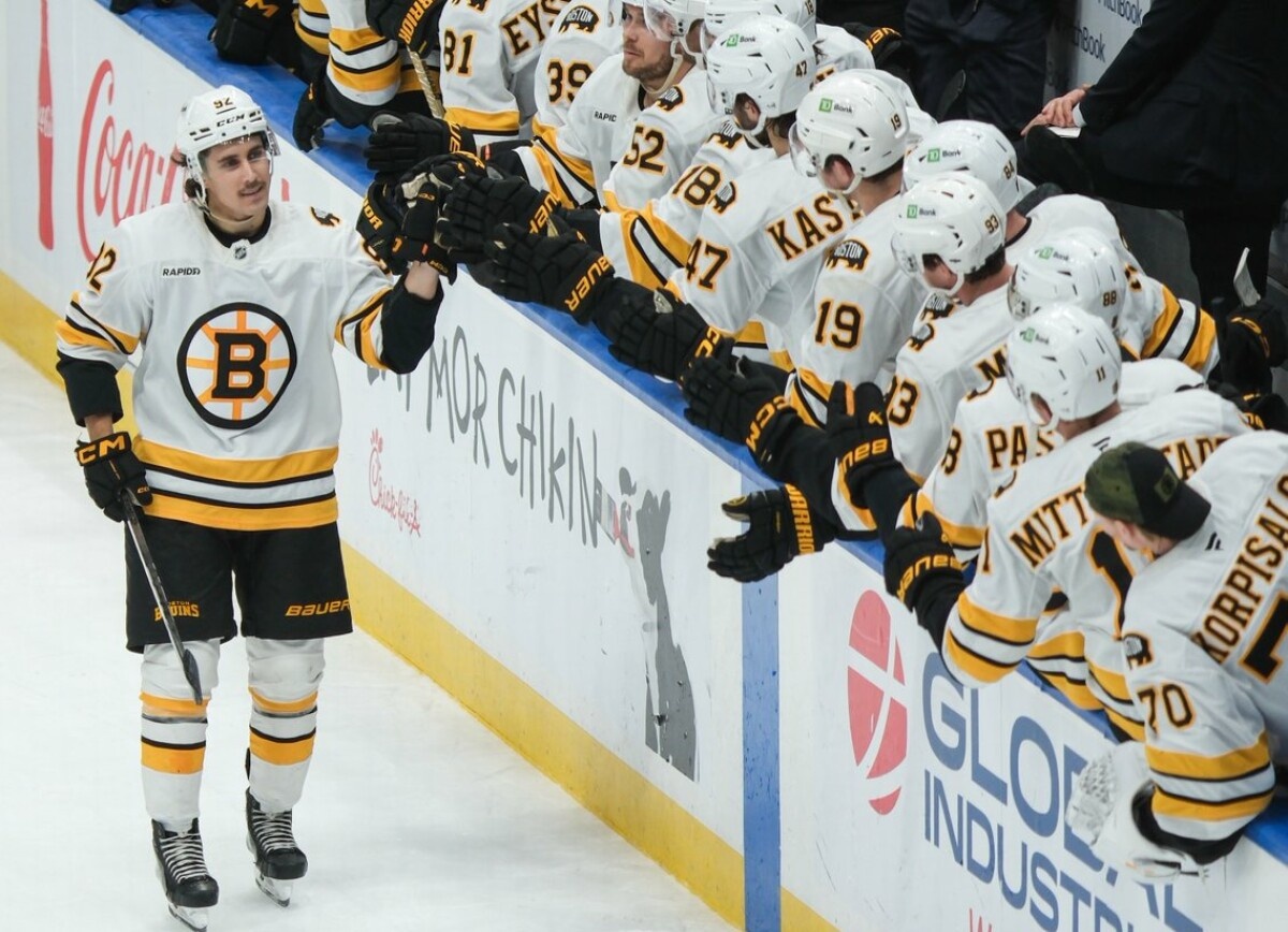     Главный тренер и вратарь «Бостона» высказались о Хуснутдинове, принесшем победу в игре с «Айлендерс»