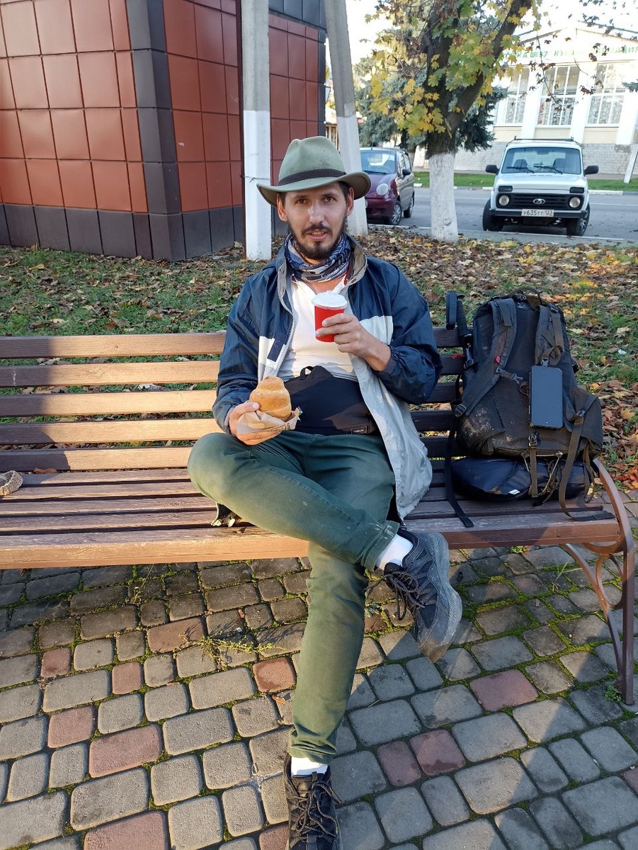 Александр Пластков в Гулькевичи в ожидании аваций. / фото елены бондарь.