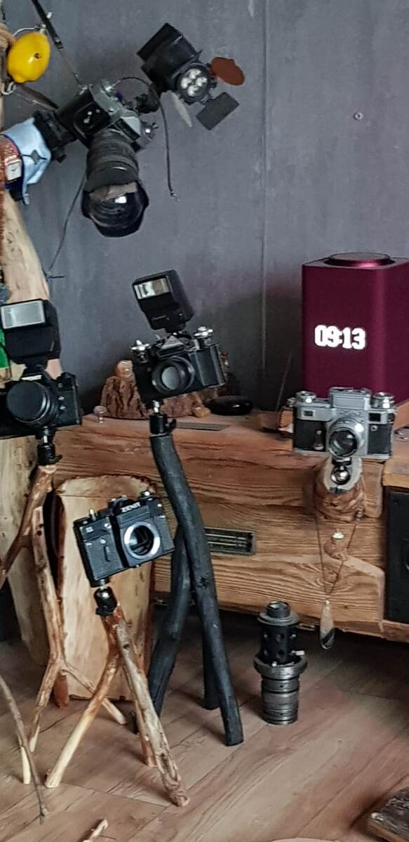 Авторские  светильники из советстких  фотоаппаратов в процессе  создания. Работа АртЛАМБ, Москва