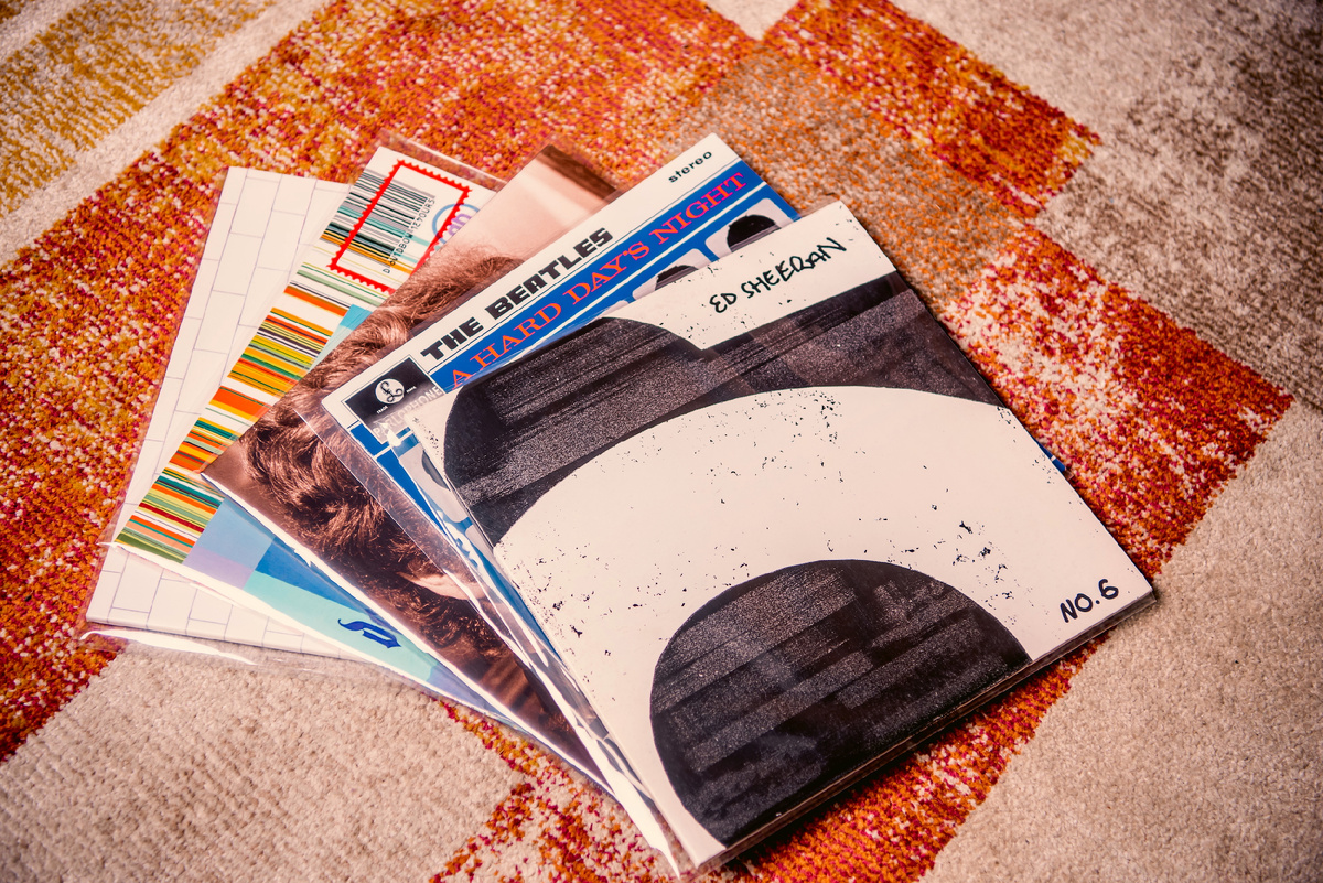 У Radiotehnika множество конвертов для сохранности ваших любимых пластинок