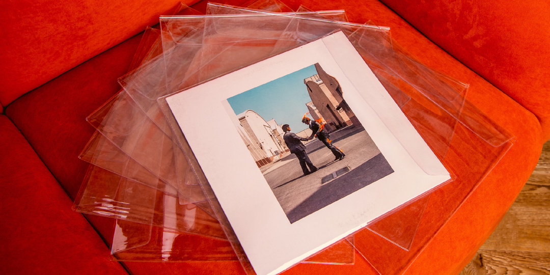 Всё начинается с конверта: почему уход за виниловыми пластинками важнее, чем кажется