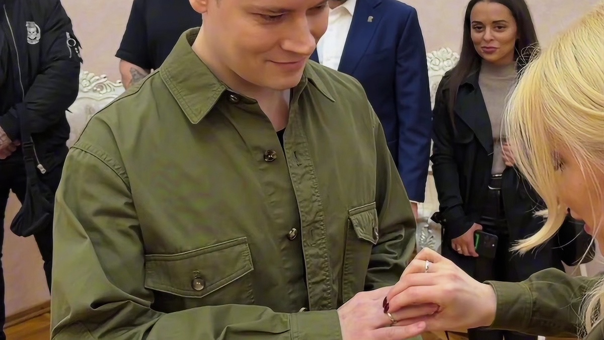 Скриншот с видео от которого хочется петь о патриотичной любви 