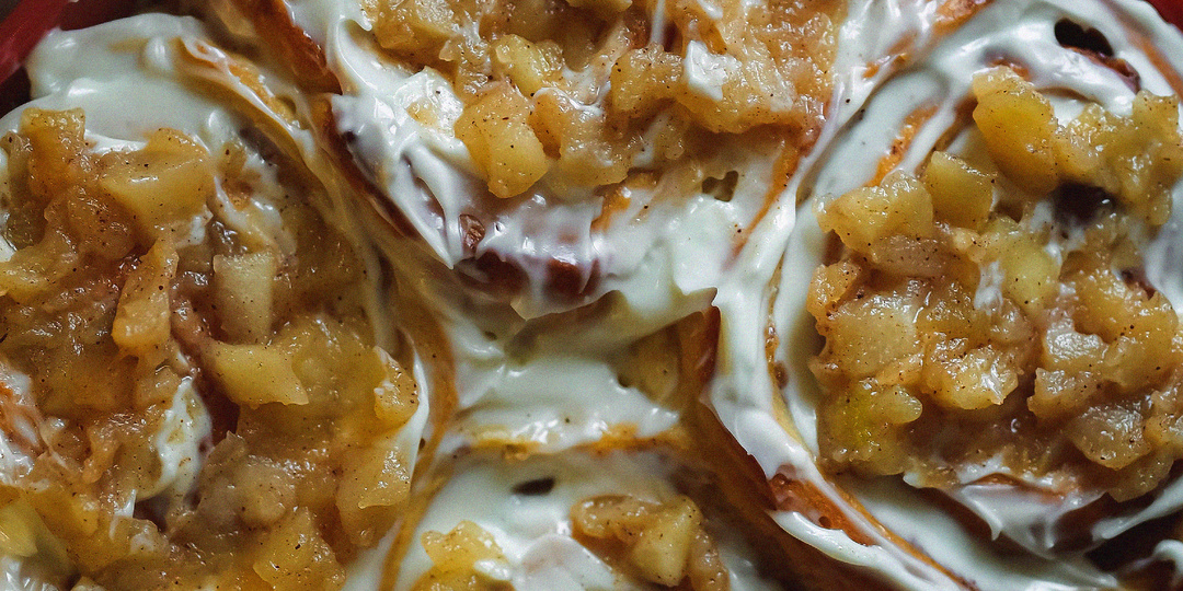 Синнабоны с яблоком и корицей: подробный рецепт с фото