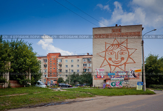 А дальше вглубь - привычное с детского сада Солнышко