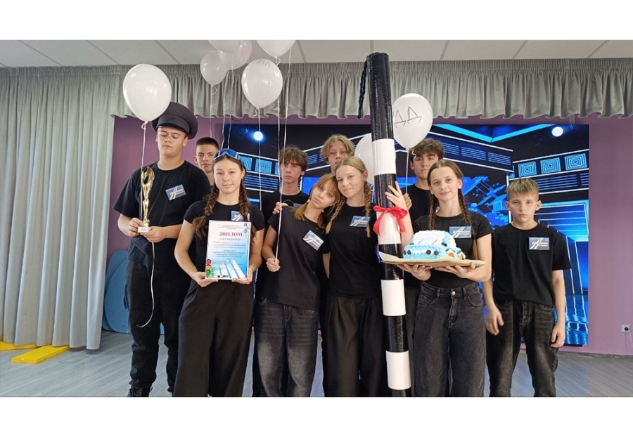     "Зеленый свет юмора": в Копыле определили самую артистичную команду КВН ЮИД