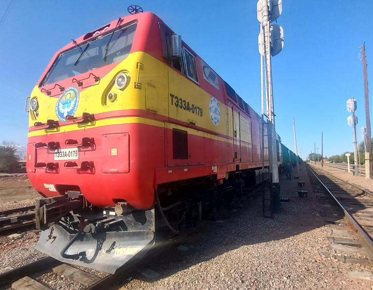 Кыргызской железной дорогой перевозится свыше 7 млн, тонн грузов в год.