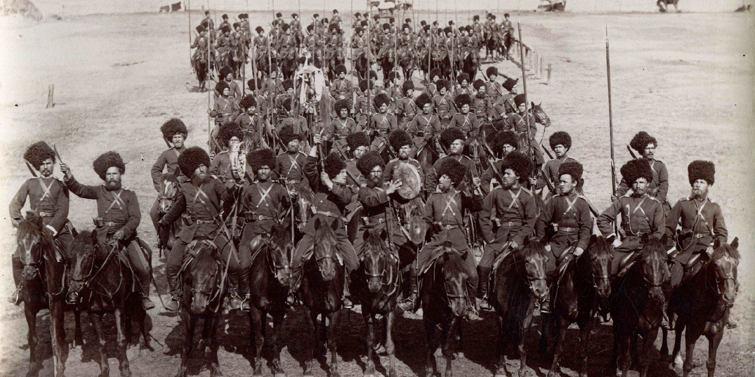 Голова за халат: перед казаками встал человек с двумя шашками