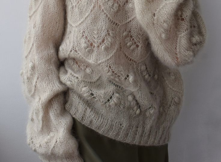 Как носить свитер, чтобы выглядеть стройнее: 5 хитрых приёмов