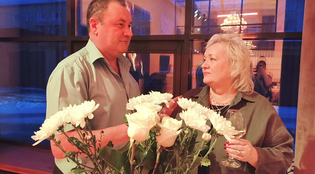 Именинница принимает поздравления