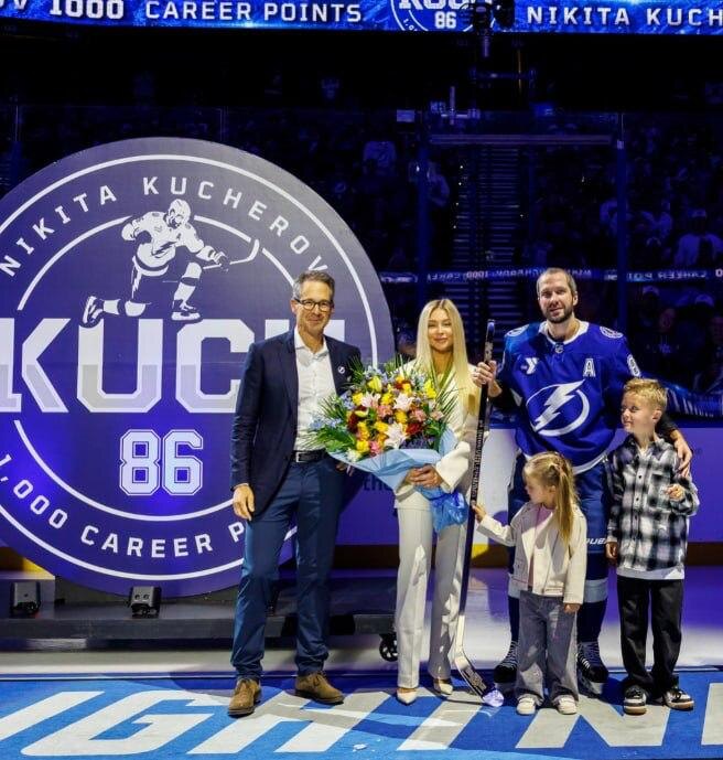     Праздничная церемония в честь 1000 очков Никиты Кучерова в НХЛ