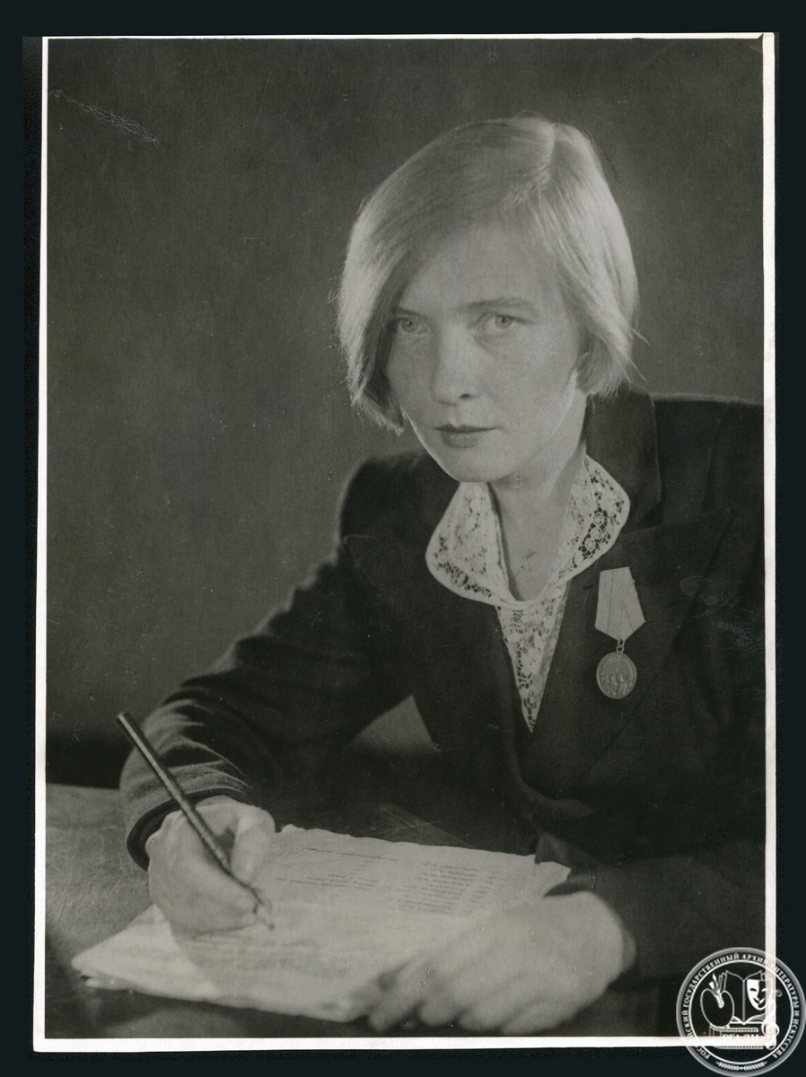 Фотография О.Ф. Берггольц. 1940-е гг. РГАЛИ. Ф. 1334. Оп. 1. 