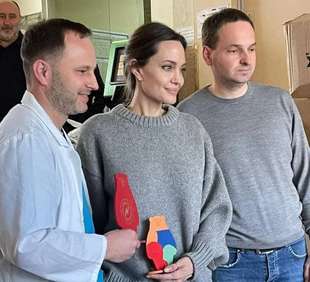 Фото из путешествий Джоли по Львову в 2022 году

