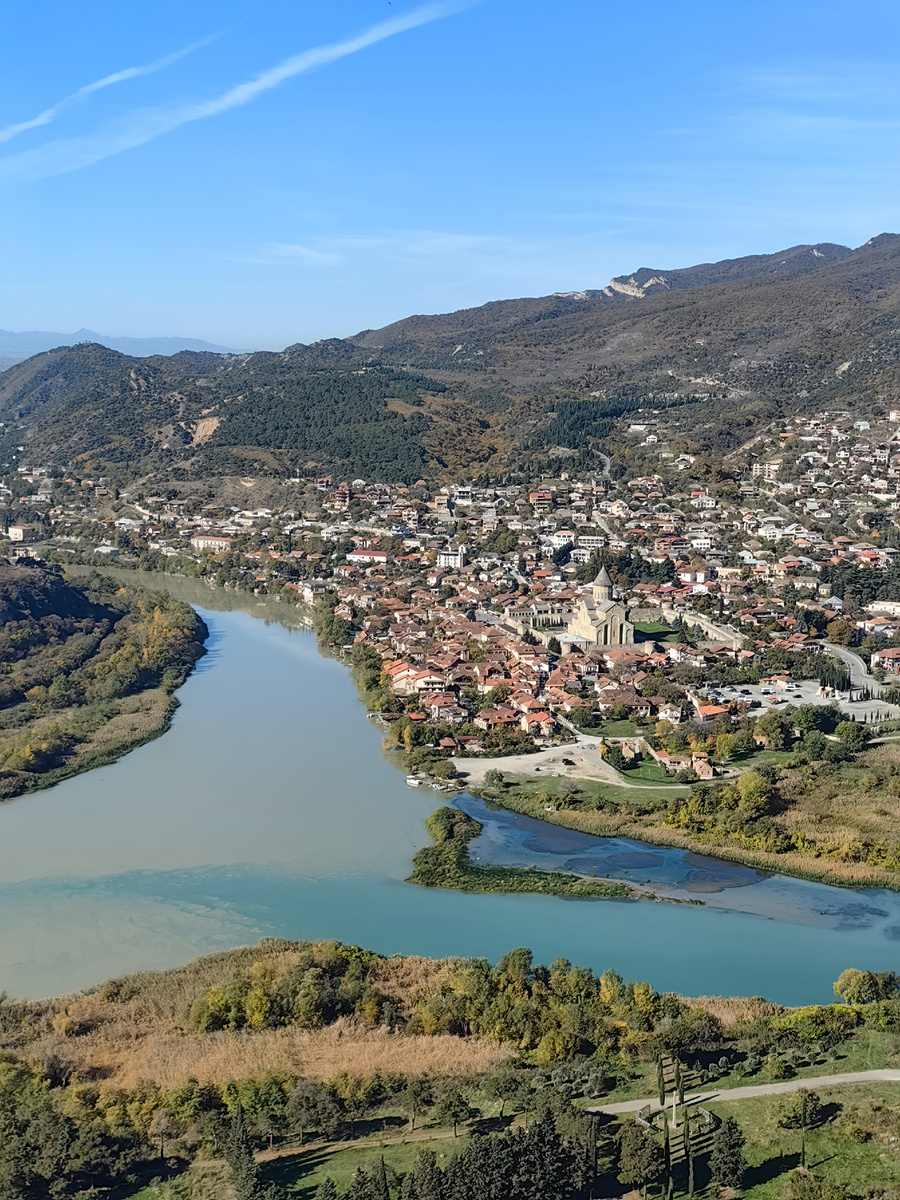 Слияние Арагви и Куры. На том берегу Мцхета. Вид от Джвари (Мцыри). Фото автора