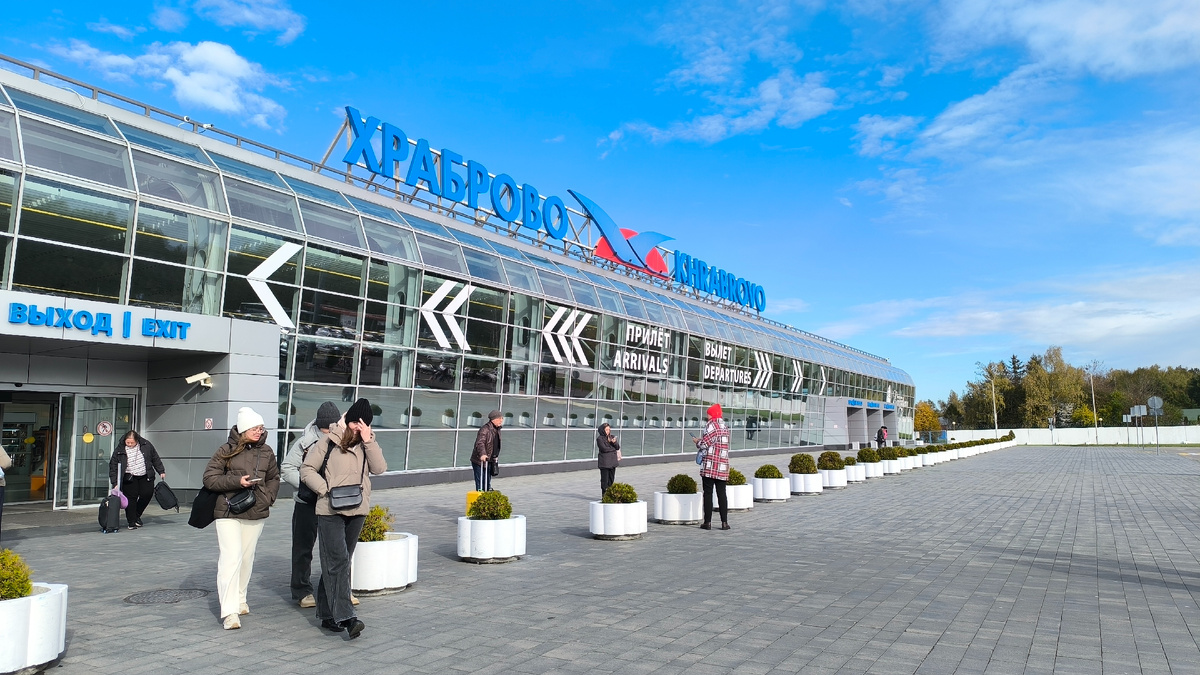 Таксисты как всегда готовы сбить с ног, но увидев открытое приложение матерят в спину