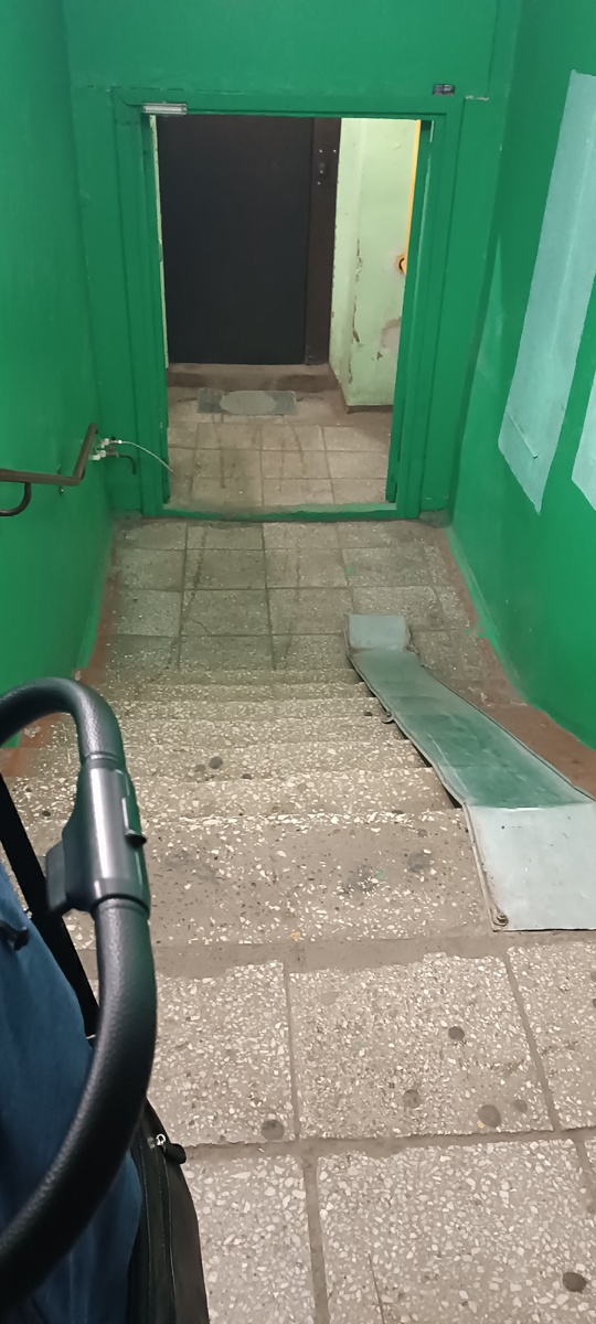 Пандус просто для красоты 🤣. Он узкий. 