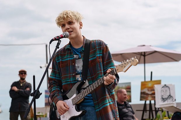    Кадр: сериал «Плакса»