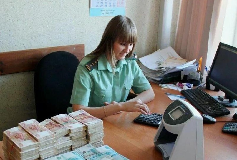 ​С 2026 года у граждан-должников приставы будут списывать деньги со всех счетов одновременно