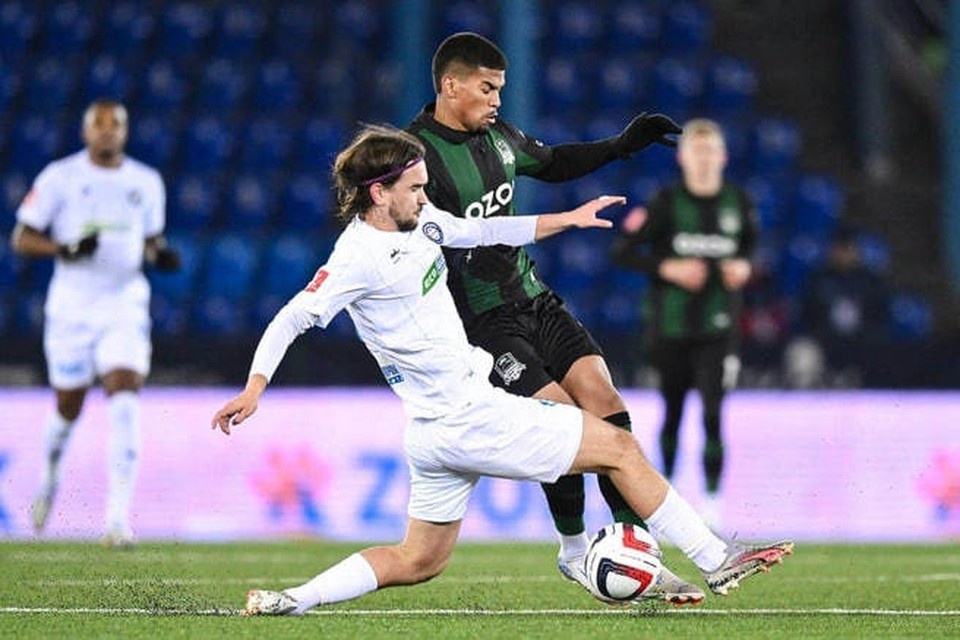    Чемпиону помог только его лучший нападающий с сайта ФК "Оренбург".