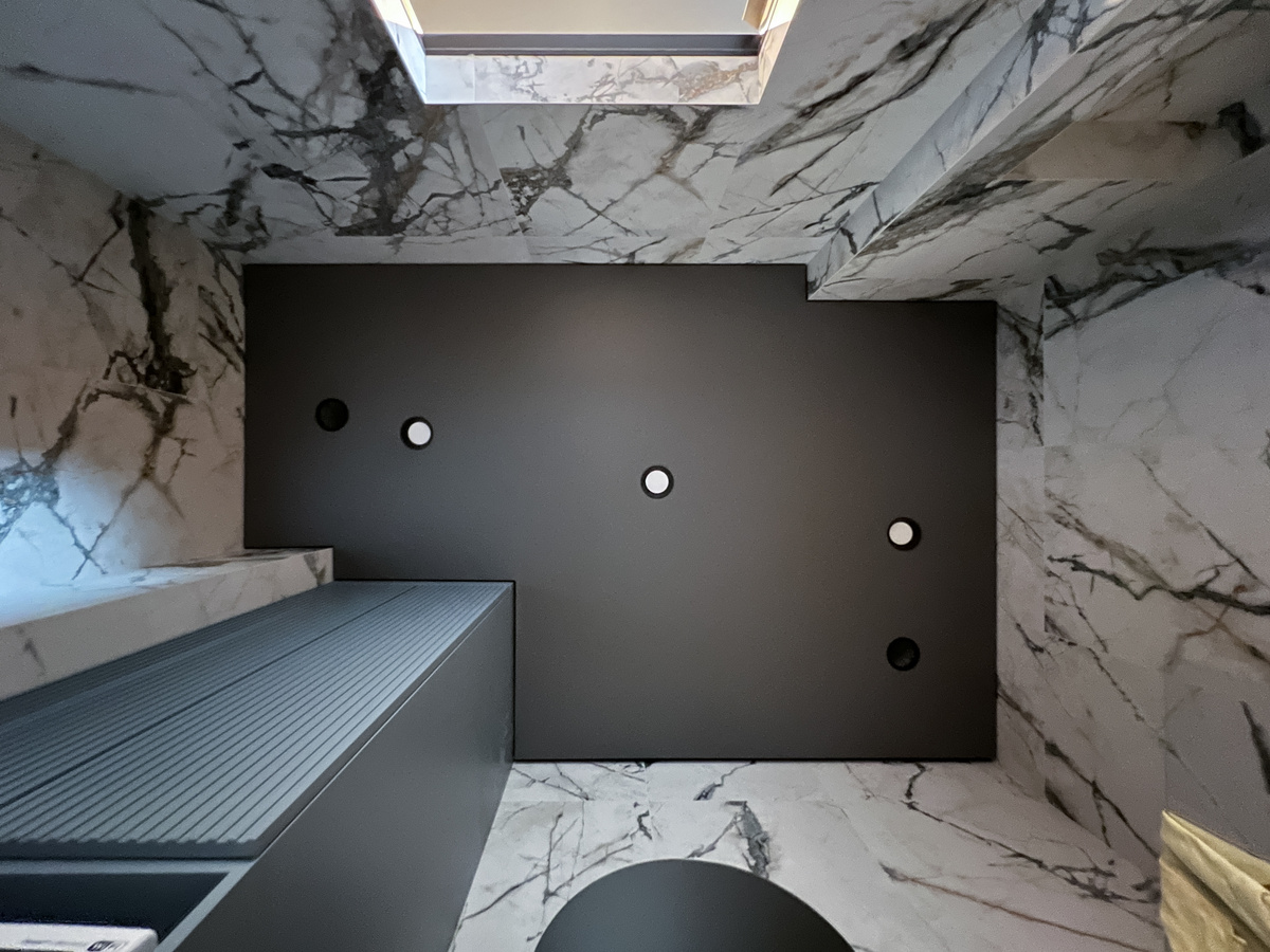 Количество, мощность и тип ламп определяются по нормативам освещённости