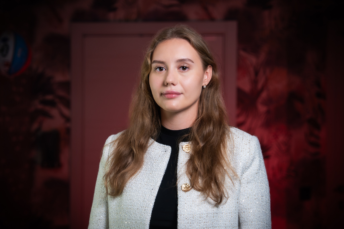 Елизавета Довжик, выпускница Президентской академии в Санкт-Петербурге, исполнитель дипломного проекта по заданию ИОГВ 2025