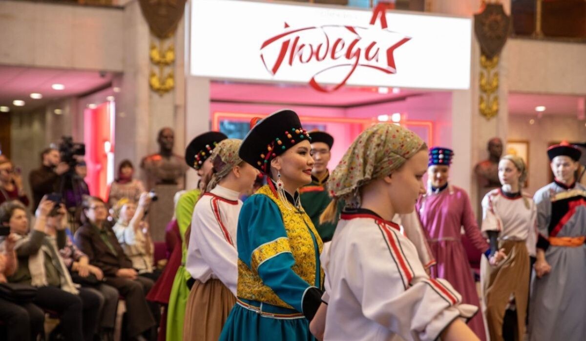     Флешмоб национальных костюмов народов России в Музее Победы. Источник: victorymuseum.ru Автор фото: Пресс-служба Музея Победы