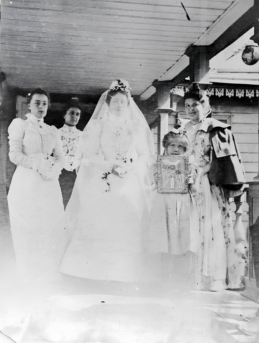 Иола Торнаги перед венчанием / Российский национальный музей музыки / goskatalog.ru