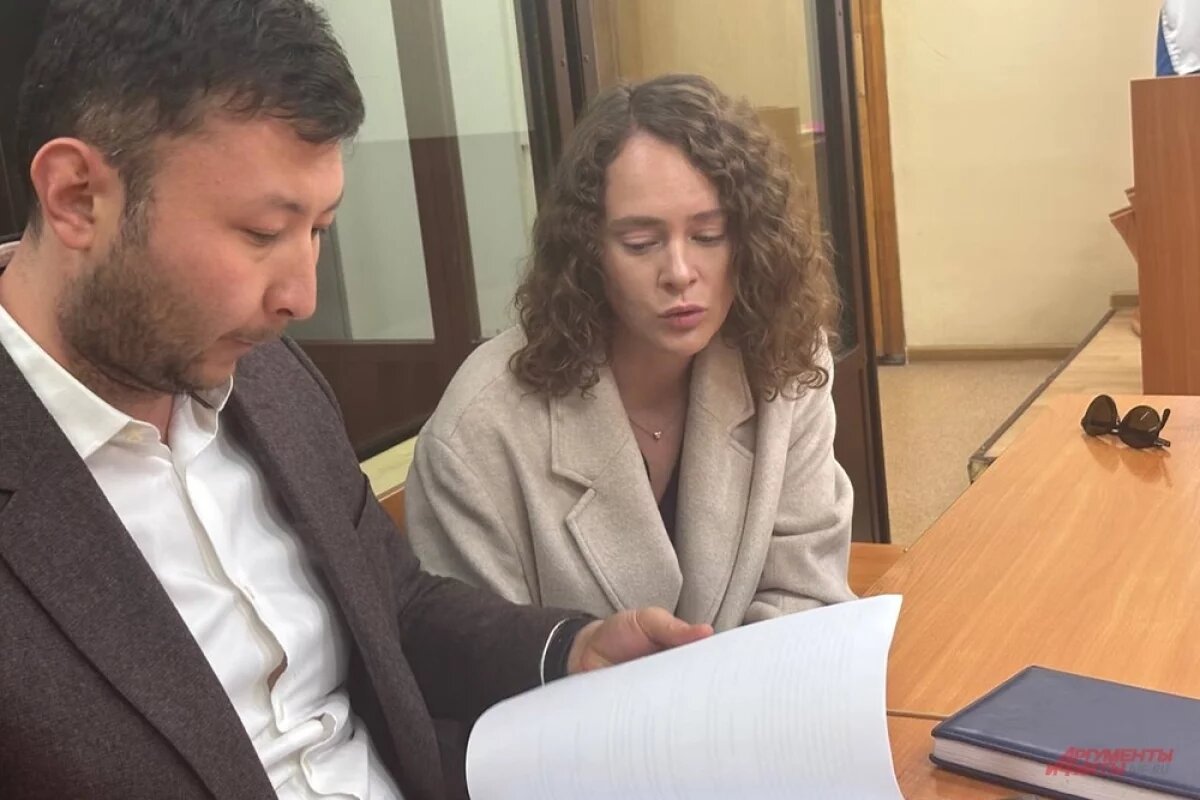    «Признаю полностью», — сказала Аглая Тарасова после того, как прокурор огласил обвинительное заключение по ее делу.