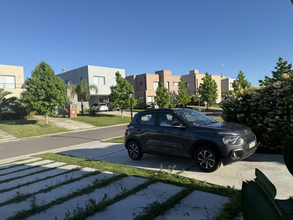 Один из закрытых посёлков под Буэнос-Айресом