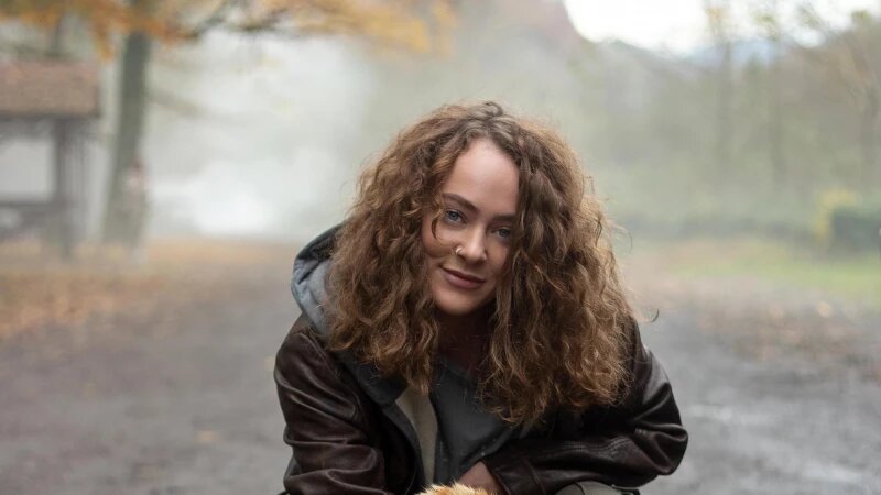     Аглая Тарасова в фильме «Диагноз "Везучая"». Кинопоиск