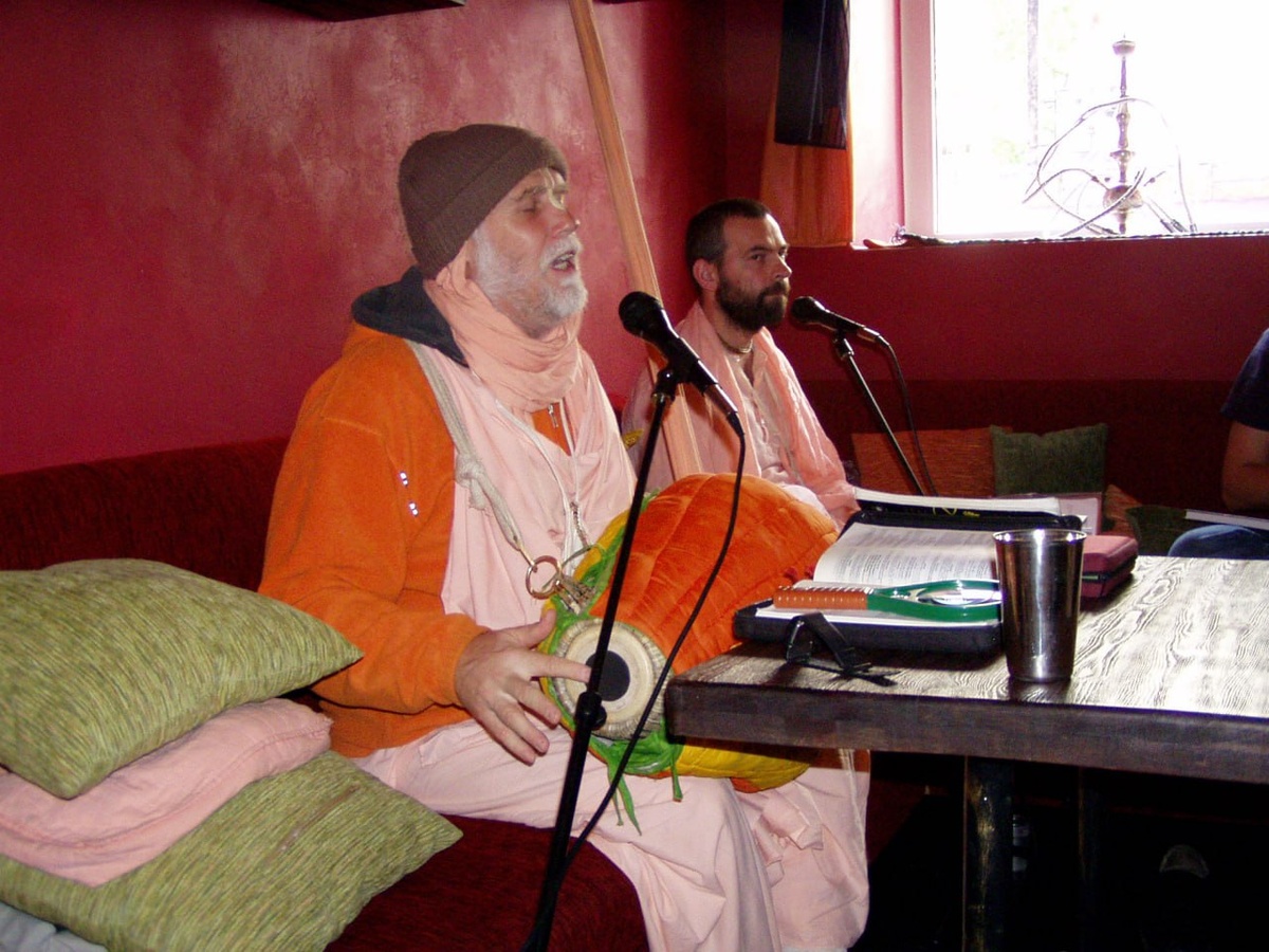 Падманабха Махардж и Парджанья прабху Красноярск 2006 "Шанти-Бар"