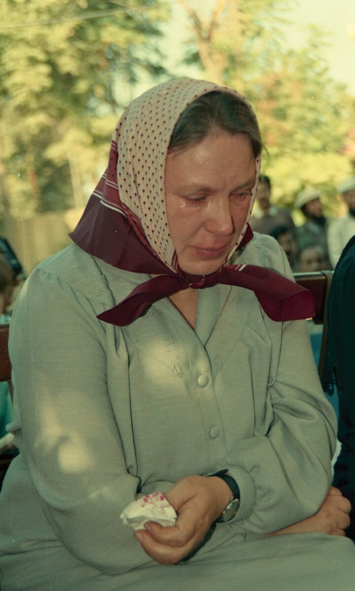 Мама украинца Валерия Прокопчука (Житомирская обл.), пропавшего без вести за год до вывода войск из Афганистана. Снимок сделан в Пешаваре (Пакистан) в 1989 году.