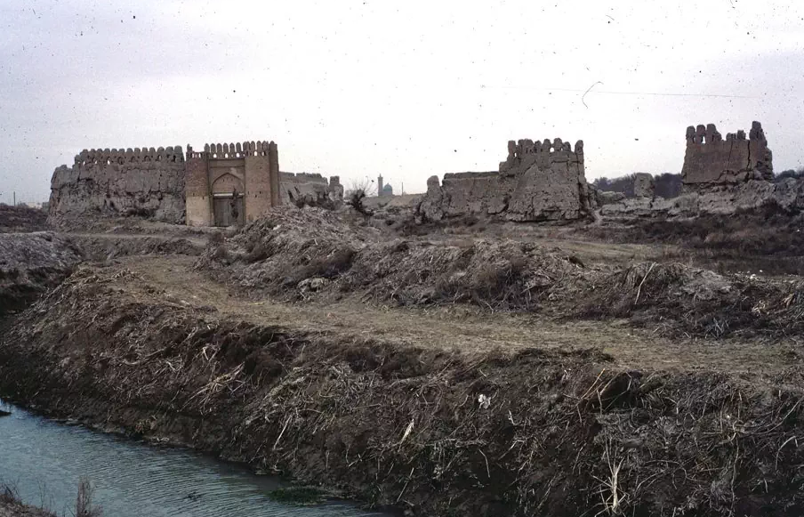 1968г.Арык Шахруд возле городских стен Бухары.