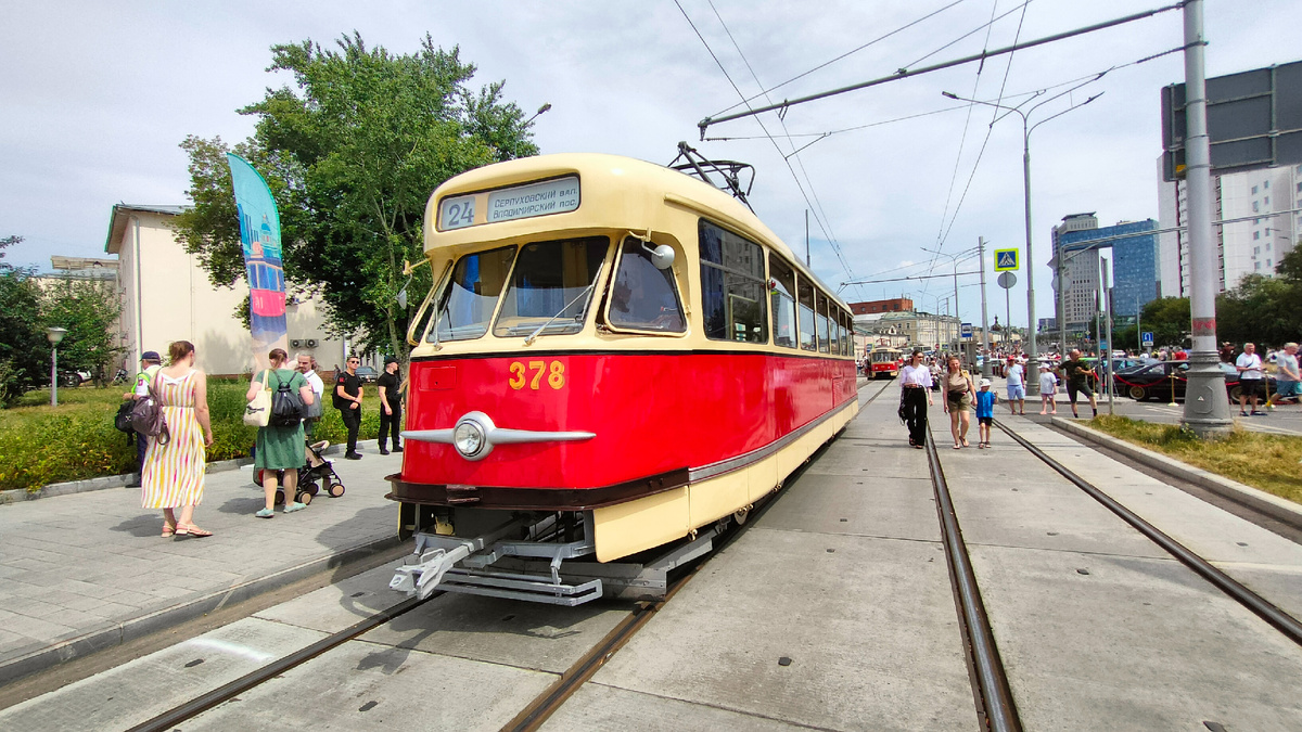 г. Москва, ул. Сергия Радонежского, вагон Tatra T2SU, парад на день Московского транспорта