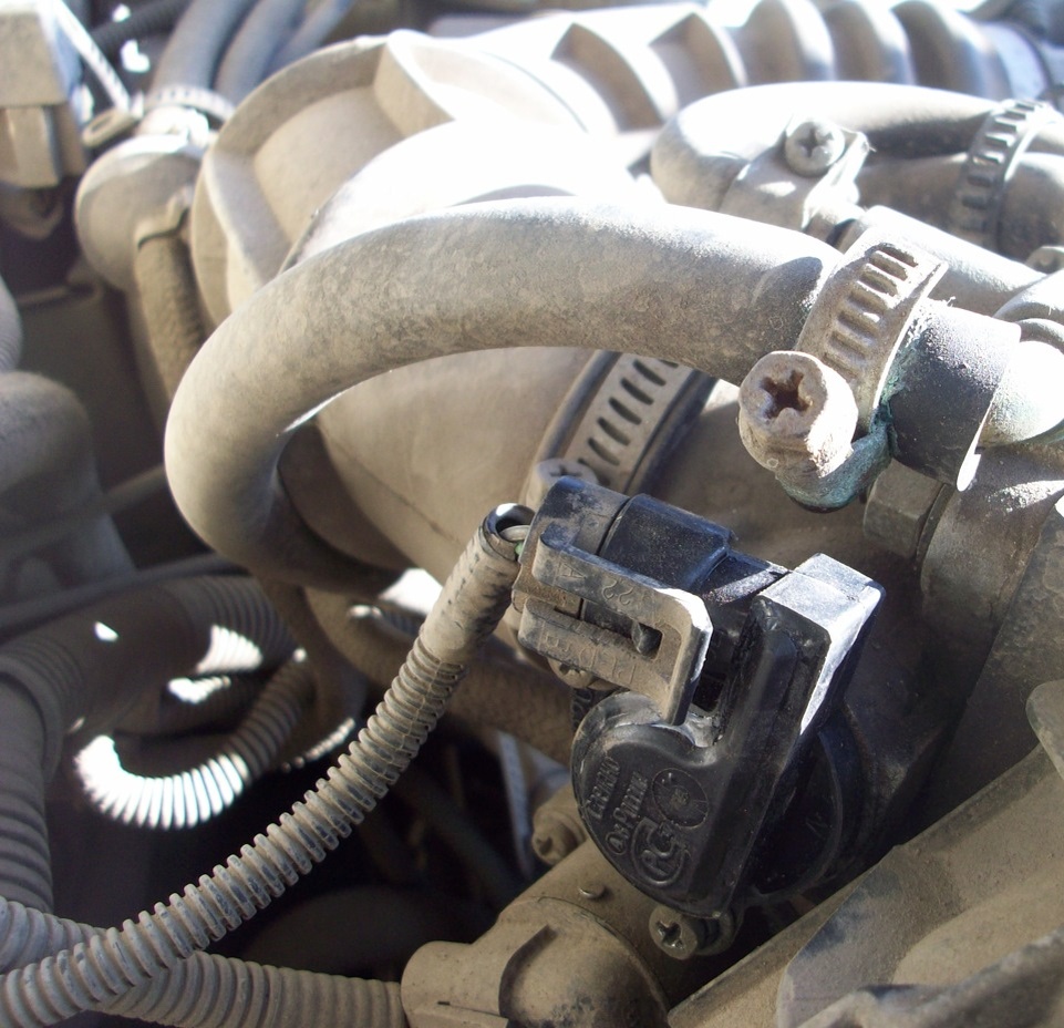 Вот тут он располагается. (изображение взято с сайта www.drive2.ru)