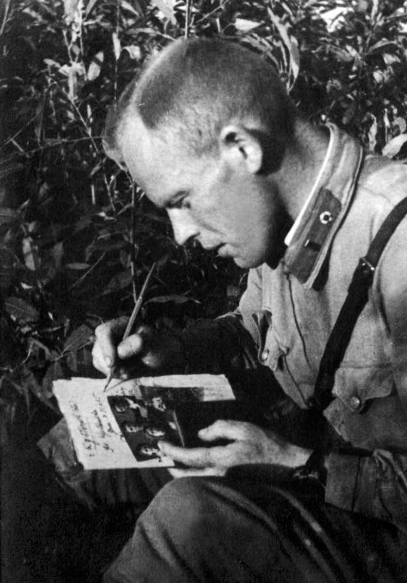 Военкор Николай Фиников на Сталинградском фронте, 1942 год