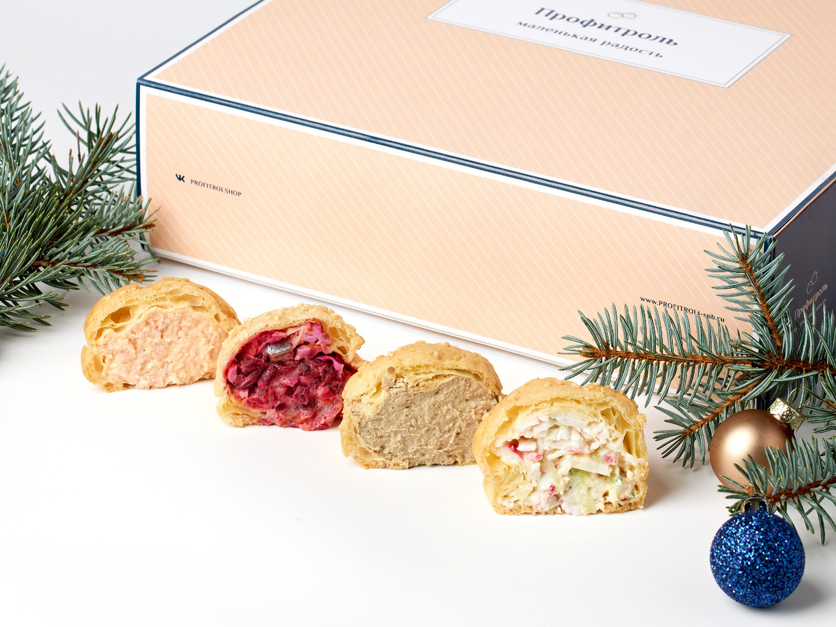 Набор профитролей "Новогодний". В составе набора 16 закусочных профитролей по 4 шт каждого вида с начинами: "ветчина-сыр", "ленивая сельдь", "парфе из куриной печени", "фреш-краб"