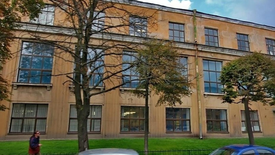 Автор фото: "Яндекс Карты". Здание 5-й фабрики-кухни Петроградского района на улице Красного Курсанта, 19.