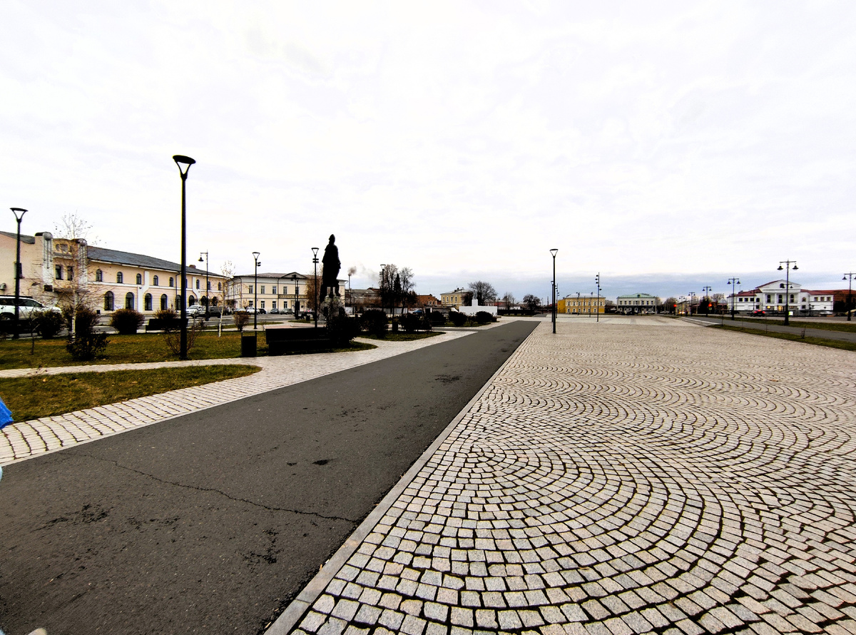 Площадь ленина в г. Ирбит. фото автора.