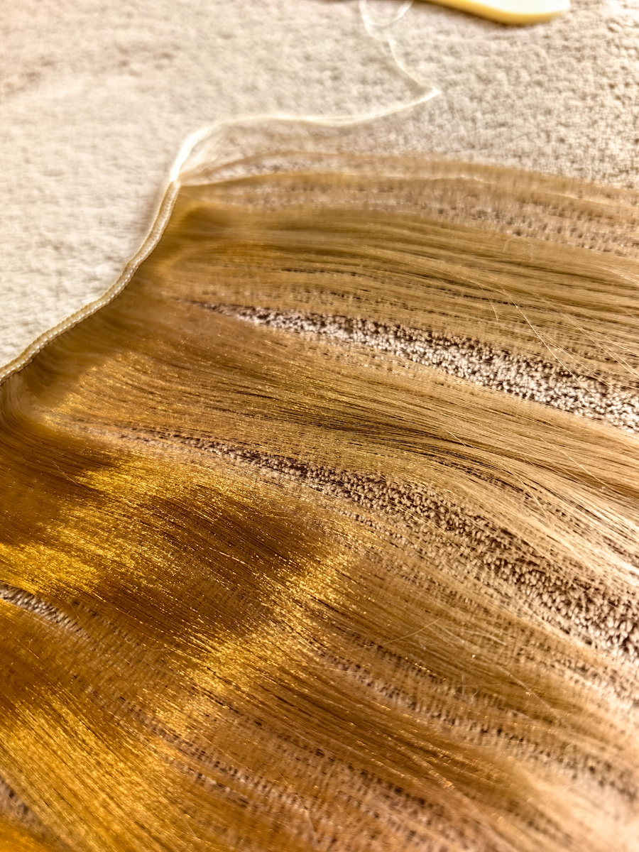 Молочный шёлк после талька. Где блестит - до обработки. Где матовый - после. 