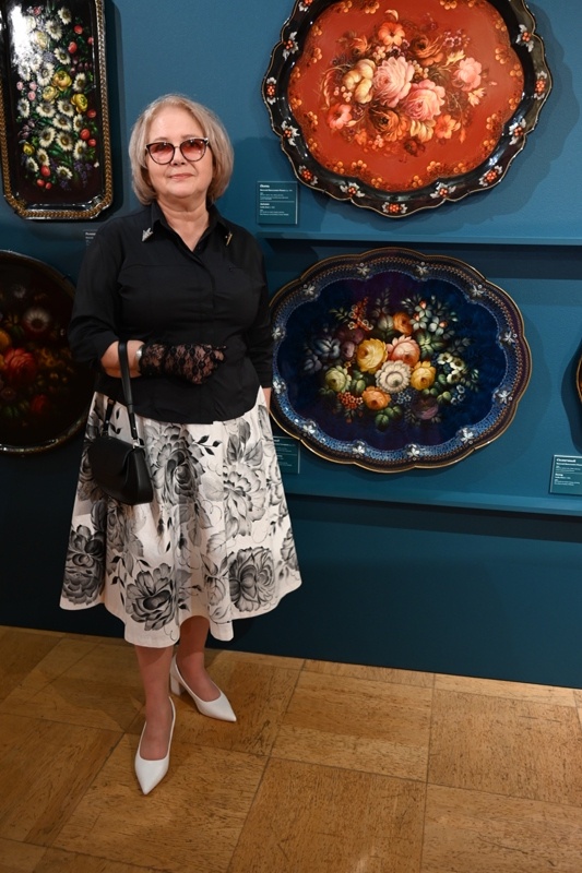 Лариса Юрьевна Гончарова. Юбка - жаккардовая ткань, роспись акрилом по ткани. 