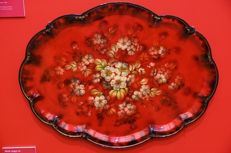 Май 1945-го. Марина Ефимовна Домникова. 1986<br />
Металл, масло, лак, ковка, роспись. Союз художников России