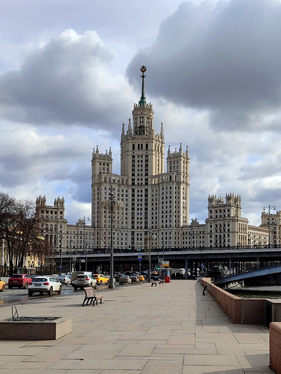 Дом на Котельнической набережной