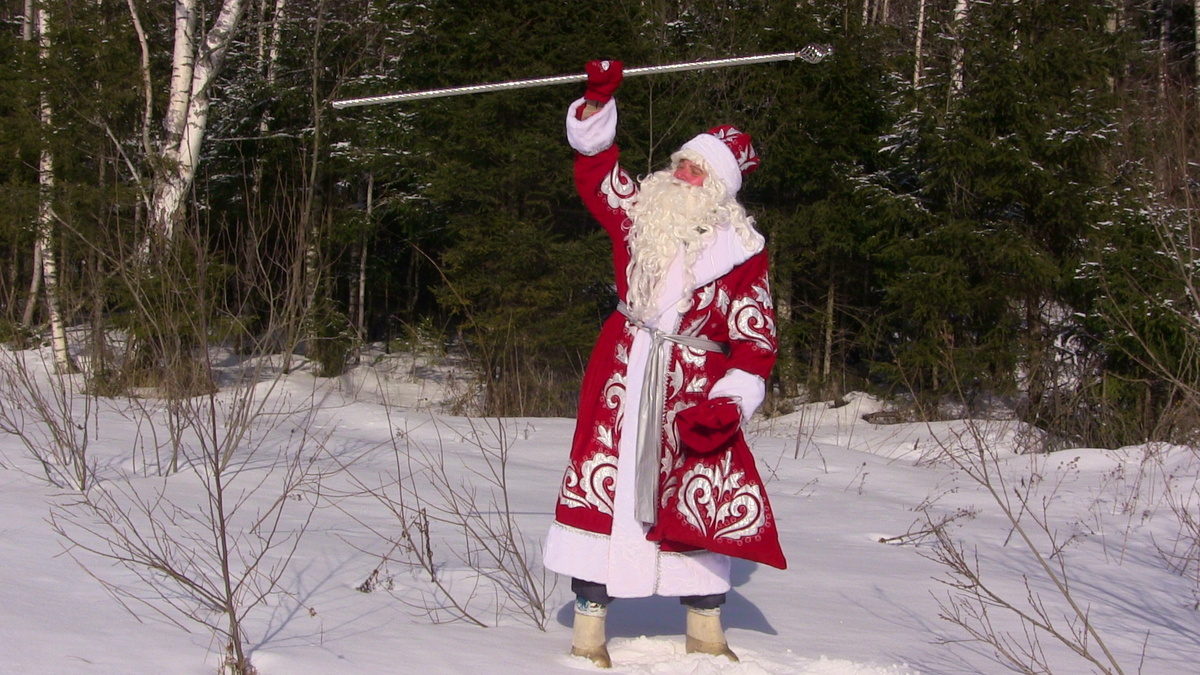 Дед Мороз в Дмитрове идёт к детям