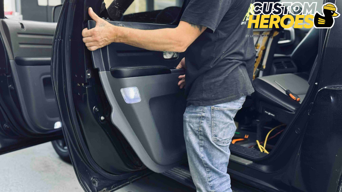 Источник фото: https://custom-heroes.ru/raboty/marka-avtomobilya/honda-ru/honda-ridgeline-shumoizolyaciya-dverey-i-zamena-dinamikov/