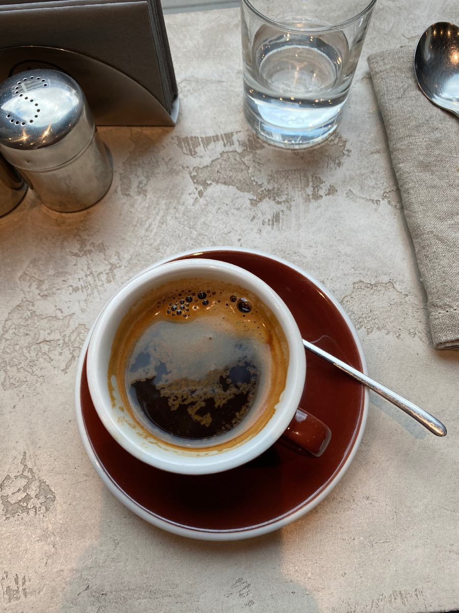 Только черный, только без сахара)