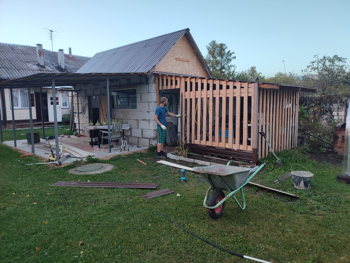 Столик скоро будет. 